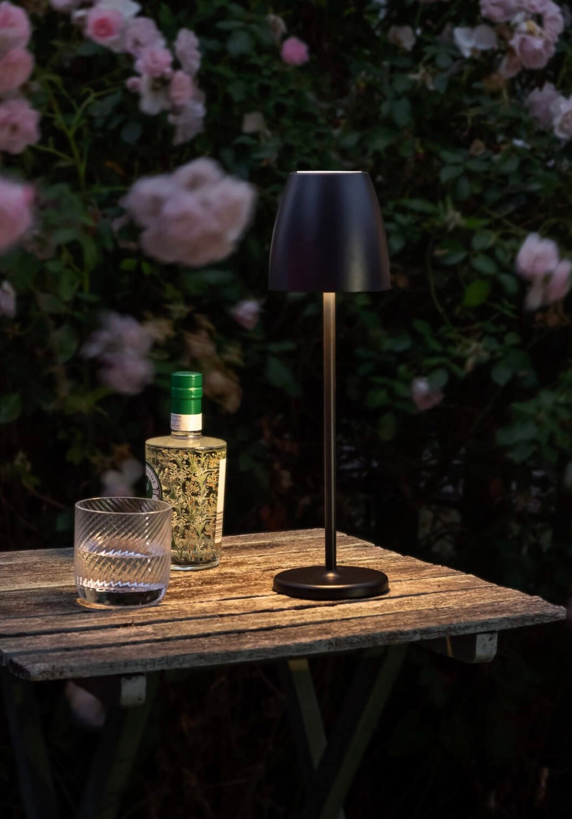 Rechargeable outdoor table lamp